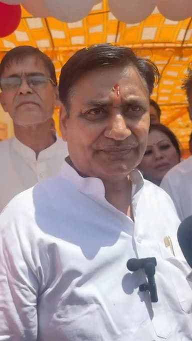 महिला आरक्षण के सवाल पर उप मुख्यमंत्री-मुख्यमंत्री पर डोटासरा ने कसा तंज
#SikarSandesh #Sikar #GovindSinghDotasara #Raj...