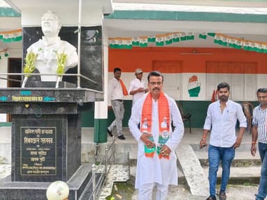 আলিপুরদুয়ার কংগ্রেস ভবনে এসে প্র*য়াত বিশ্বরঞ্জন সরকারকে শ্রদ্ধা জ্ঞাপন করেই প্রচার শেষ করলেন বিজেপি প্রার্থী পরিতোষ দা...