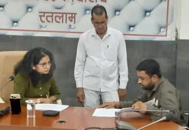 कलेक्टर कार्यालय में आज मंगलवार को जनसुनवाई आयोजित की गई। कलेक्टर कार्यालय सभाकक्ष में एडीएम डॉ शालिनी श्रीवास्तव ने आवे...