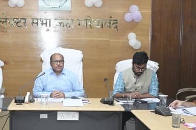समय-सीमा बैठक में कलेक्टर श्री बीएस उइके के महत्वपूर्ण निर्देश 📌
📍 30 अप्रैल तक सभी लंबित प्रकरणों का अनिवार्य रूप से न...