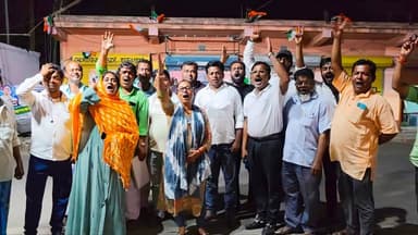 Janai - হাটপুকুরে স্বাতী খন্দকারের সমর্থনে তৃণমূলের পথসভা, উপস্থিত ছিলেন স্থানীয় নেতৃত্ব।