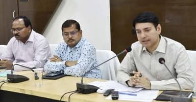 जन समस्याओं के समाधान पर फोकस
सुशासन तिहार से पहले प्रशासन द्वारा सभी लंबित आवेदनों और शिकायतों के निराकरण पर विशेष जोर ...