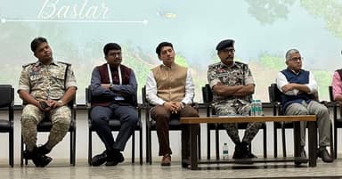 बस्तर की नई पहचान
सोशल मीडिया क्रिएटर्स मीट में देशभर के डिजिटल क्रिएटर्स ने बस्तर की बदलती तस्वीर को करीब से जाना।
🔹 अध...