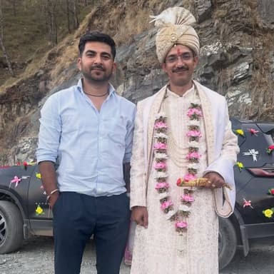 The Tribune के पत्रकार बड़े भाई पंकज शर्मा के शादी की खूबसूरत तस्वीरें…बहुत बहुत बधाई और शुभकामनाएँ @pankaj_ronhat