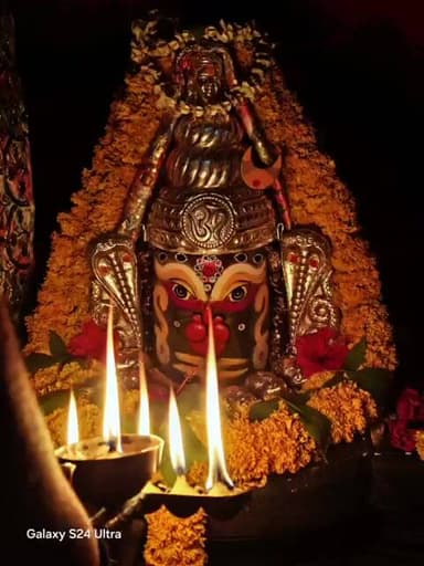 श्री_हनुमानजी_महाराज_जी_के_स्वरूप_मे_श्रृंगार_दर्शन* (जय सिया राम) *श्री_काले_महादेव_मंदिर