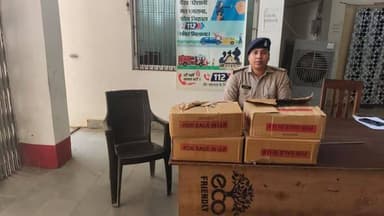 दुर्गावती पुलिस ने चलाया वाहन जांच अभियान, 36 लीटर देसी शराब बरामद
आरोपी मौके से फरार, पुलिस कर रही तलाश
दुर्गावती पुल...