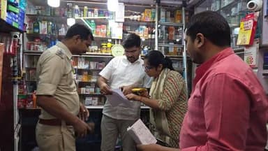 प्रतिबंधित दवाओं की बिक्री पर सख्ती, कैमूर में विशेष जांच अभियान शुरू
डीएम के निर्देश पर छह दवा दुकानों का सघन निरीक्षण...