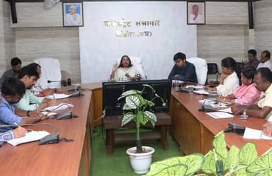 जल गंगा संवर्धन अभियान की प्रगति की समीक्षा बैठक सम्पन्न
डिंडौरी कलेक्टर श्रीमती अंजू पवन भदौरिया की अध्यक्षता में जल ग...