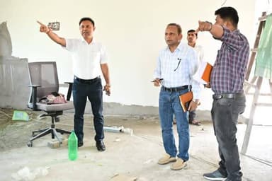 भागलपुर, 21 अप्रैल 2026, समीक्षा भवन के ऊपरी तल पर BISWAN के लिए बना रहे कार्यालय के निर्माण कार्य का निरीक्षण जिलाधिका...