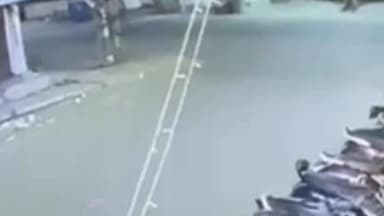 ବଲାଙ୍ଗୀର: ପାଟନେଶ୍ୱରୀ ମନ୍ଦିର ସମ୍ମୁଖରେ ଦୁର୍ଘଟଣା
ବସତଳକୁ ପଶିଲା ବାଇକ
ଘଟଣା ସ୍ଥଳରେ ବାଇକ ଅରୋହି ମୃତ