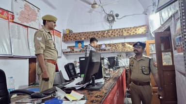 दिनांक 21/22.04.2026 की रात्रि में अपर पुलिस अधीक्षक (ग्रामीण) श्री अंतरिक्ष जैन द्वारा थाना शिकारपुर व अहमदगढ़ का औचक न...