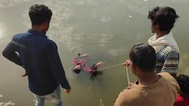 लोहरदगा: ठकुराइन तालाब में मिला युवक का शव, इलाके में फैली सनसनी, पुलिस कर रही है जांच