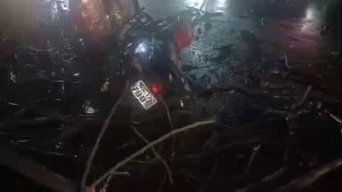 ধুবুৰী ভাগ: পৰ্বতঝোৰাত ধুমুহাত ১৭নং ৰাষ্ট্রীয় ঘাইপথত দুৰ্ঘটনাত আহত বাইক চালকজন চিকিৎসালয়ত মৃত্যু ।