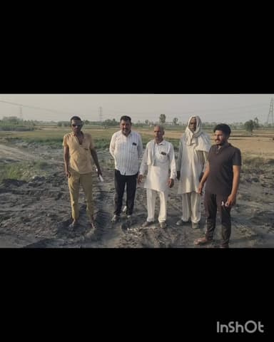 बापौली: काली राख से परेशान किसानों ने की शिकायत, कहा- फसलें खराब और प्रदूषण फैल रहा