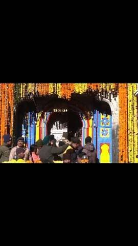 भक्ति के जयकारों के बीच केदारनाथ धाम के कपाट खुले,CM पुष्कर सिंह धामी रहे मौजूद 🚩