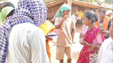 केरसई के किनकेल बाजार में जिला विधिक सेवा प्राधिकार के तत्वाधान में चलंत लोक अदालत का आयोजन किया गया