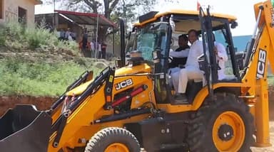 जब #JCB चलाने लगे उप मुख्यमंत्री मुकेश अग्निहोत्री
हरोली विधानसभा क्षेत्र के बीटन गांव में तालाब के निर्माण कार्य के भ...