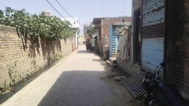 ये वीडियो मोहल्ला बारह पत्थर की है यहां के प्रधान विजय कुमार है इस गली की हालत आप देख सकते है हमारे प्रधान ने चमका दिया