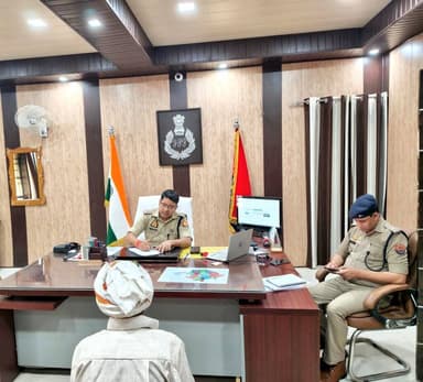 #जनसुनवाई
आज दिनांक 22.04.2026 को #SPGonda श्री विनीत जायसवाल द्वारा पुलिस कार्यालय में जनसुनवाई के दौरान लोगों की समस्...