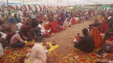 एक मंडप, 200 जोड़े, एक साथ सात फेरे - निवास में बंधी अनोखी पवित्र डोर
#निवास
#मंडला
#live