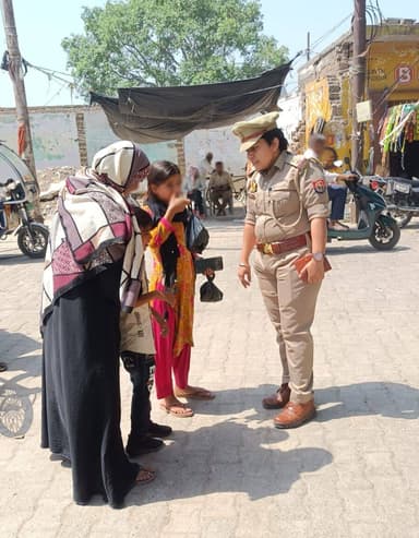 #एसपीˍरामपुर के निर्देशन में #महिला_सुरक्षा_दल थाना शाहबाद द्वारा #MissionShakti5 के द्वितीय चरण के तहत थाना क्षेत्रान्...