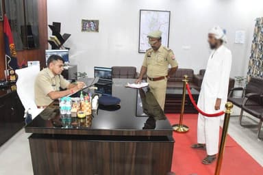 #एसपीˍरामपुर द्वारा पुलिस कार्यालय पर जनसुनवाई कर फरियादियों की समस्याओं/शिकायतों को सुना गया, जनसुनवाई के दौरान प्राप्त...