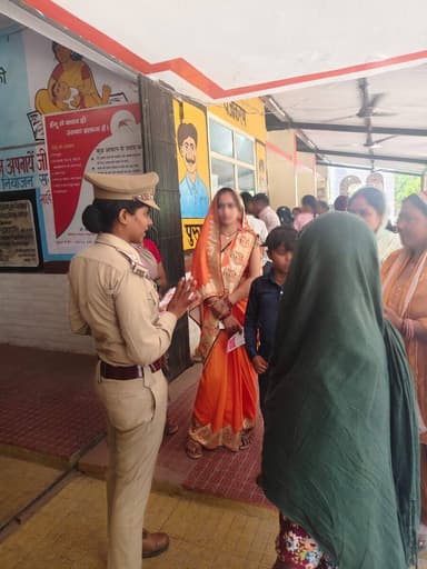 #एसपीˍरामपुर के निर्देशन में #महिला_सुरक्षा_दल थाना मिलक द्वारा #MissionShakti5 के द्वितीय चरण के तहत थाना क्षेत्रान्तर...