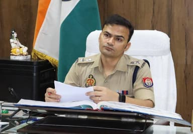 #SPSambhal @Krishan_IPS द्वारा पुलिस कार्यालय पर जनसुनवाई कर फरियादियों की समस्याओं/शिकायतों को सुना गया, जनसुनवाई के दौ...