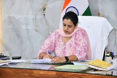 #budaunpolice #SSPBDN सुश्री अंकिता शर्मा द्वारा पुलिस कार्यालय पर #जनसुनवाई की गयी। इस दौरान पुलिस कार्यालय में आने वाल...