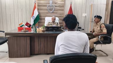 #Balrampurpolice
#SPBalrampur द्वारा जनसुनवाई में शिकायतें/समस्याएं लेकर आये हुए शिकायकर्ताओं की समस्याओं की सुनवाई की ...