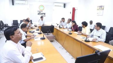 जिला पंचायत सीईओ श्री अमन वैष्णव की अध्यक्षता में बुधवार को कलेक्टोरेट सभाकक्ष नीमच में जिला स्तरीय सड़क सुरक्षा समि...