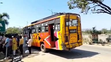 सतना तेज रफ्तार ट्रक ने बस में मारी टक्कर, 3 से 4 लोगों को आई मामूली चोटे, सतना से अमरपाटन जा रही थी बस, सतना नदी के पास...