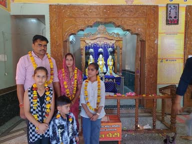 कोलारस नगर के श्री धर्मशाला हनुमान जी मंदिर पर चल रहे श्रीराम चरितमानस अखंड पाठ के आज के यजमान
श्री सीताराम