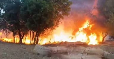 #पीपलू_गांव_में_भड़की_आग
#दमकलकर्मियों_ने_कड़ी_मशक्कत_के_बाद_पाया_काबू
#बृजनगर(डीग)____
जालूकी थाना क्षेत्र के अंतर्...