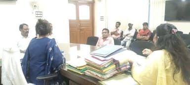 फुटपाथ दुकानदारों ने लगाया अतिक्रमण व दबंगई का आरोप, डीडीसी से की शिकायत
जहानाबाद
नेशनल एसोसिएशन ऑफ स्ट्रीट वेंडर्स ऑफ ...