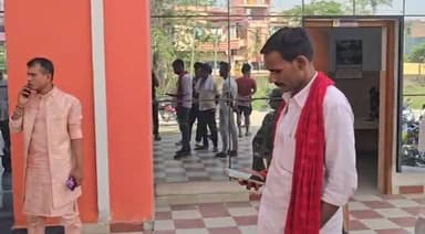 साले की शादी में बहनोई की मौत, डांस के दौरान विवाद के बाद तेज रफ्तार पिकअप ने मारी टक्कर
नालंदा के काशीचक गांव में बारात...