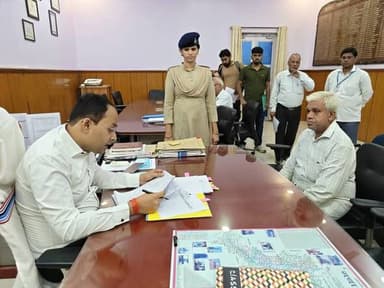 *ज़िला पदाधिकारी ने दैनिक जनता दरबार में सुनी आमजनों की समस्याएँ*
गया, 22 अप्रैल 2026, जिलाधिकारी, गया श्री शशांक शु...