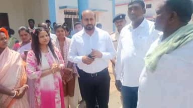 गोला: मुख्यमंत्री के पैतृक गांव नेमरा में लगा जिओ का टावर, डीसी ने विकास योजनाओं का निरीक्षण किया