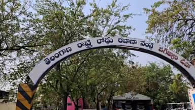 జగిత్యాల: RTC కార్మికుల సమ్మెకు సంఘీభావం తెలిపిన BRS పార్టీ ప్రధాన కార్యదర్శి జీవన్ రెడ్డి, మాజీ జడ్పీ చైర్ పర్సన్ దావా వసంత