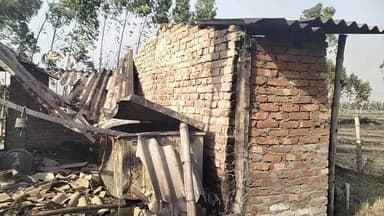 सितारगंज, तुर्का तिसोर गेहूं कटने के बाद नरई पर लगी आग प्रार्थी का घर पूरा सामान जलकर हुआ राख बहुत बड़ा हुआ नुकसान नुकसा...