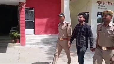 🔥 1 करोड़ की हेरोइन के साथ 2 तस्कर गिरफ्तार, प्रयागराज पुलिस की बड़ी कार्रवाई
थाना नवाबगंज व एएनटीएफ टीम ने 550 ग्राम ह...
