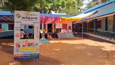 அகஸ்தீஸ்வரம்: கள்ளியங்காடு அரசு பள்ளியில் விளையாட்டு வீரர்களின் படங்களுடன் இளைஞர் வாக்குச்சாவடி.