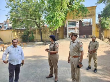 होमगार्ड भर्ती परीक्षा-2026 को लेकर जनपद महोबा प्रशासन पूरी तरह सतर्क एवं मुस्तैद
अपर पुलिस अधीक्षक महोबा व अपर जिलाधिक...