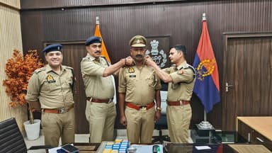 आज दिनांक 22.04.2026 पुलिस अधीक्षक जनपद हरदोई द्वारा हे0का0 सोनपाल सिंह(नियुक्त रेलवे गंज चौकी,को0 शहर) को उप निरीक्षक क...
