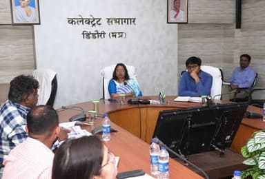 कलेक्टर ने वाटरशेड योजना 2.0 के कार्यों की प्रगति की समीक्षा की
डिंडौरी कलेक्टर श्रीमती अंजू पवन भदौरिया ने आज कलेक्ट्र...