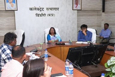 कलेक्टर ने वाटरशेड योजना 2.0 के कार्यों की प्रगति की समीक्षा की
डिंडौरी कलेक्टर श्रीमती अंजू पवन भदौरिया ने आज कलेक्ट्र...