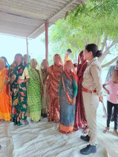 #MissionShakti5 #नारी_सुरक्षा_सम्मान_स्वावलंबनमिशन_शक्ति-5.0 द्वितीय चरण अभियान के तहत फिरोजाबाद पुलिस टीम द्वारा महिला...