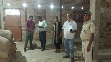 पीडीएस दुकानों का संयुक्त औचक निरीक्षण, पारदर्शिता एवं जवाबदेही सुनिश्चित करने के सख्त निर्देश
BDO-cum-CO के नेतृत्व म...