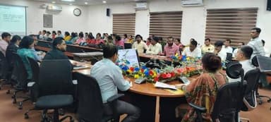 आज़ दिनांक -22-04-2026 को जिला मुख्यालय स्थित झल्लू बाबू सभागार, मधेपुरा में जिलाधिकारी, मधेपुरा श्री अभिषेक रंजन की अध...