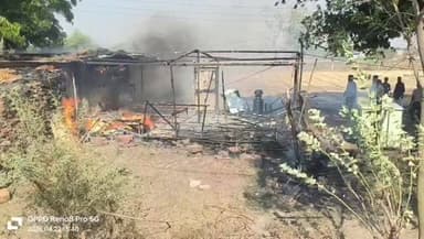 सीतामऊ थाना क्षेत्र के राजनगर के समीप रशीद भाई मंसूरी के घर आग लगने की सूचना